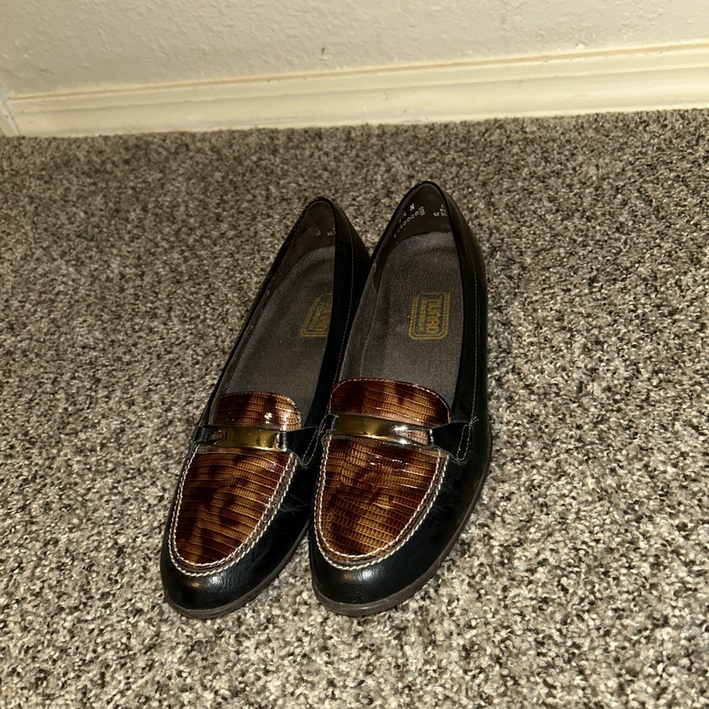 Munro Black and Brown Loafers with Glossy Finish